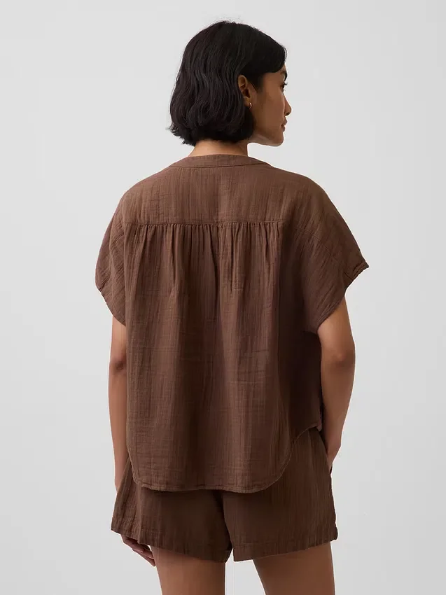 Oversized topp i bomullsgasbind med splitt i halsen
