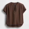 Oversized topp i bomullsgasbind med splitt i halsen