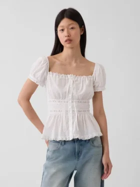 Peplum-top med firkantet hals og blonderkant