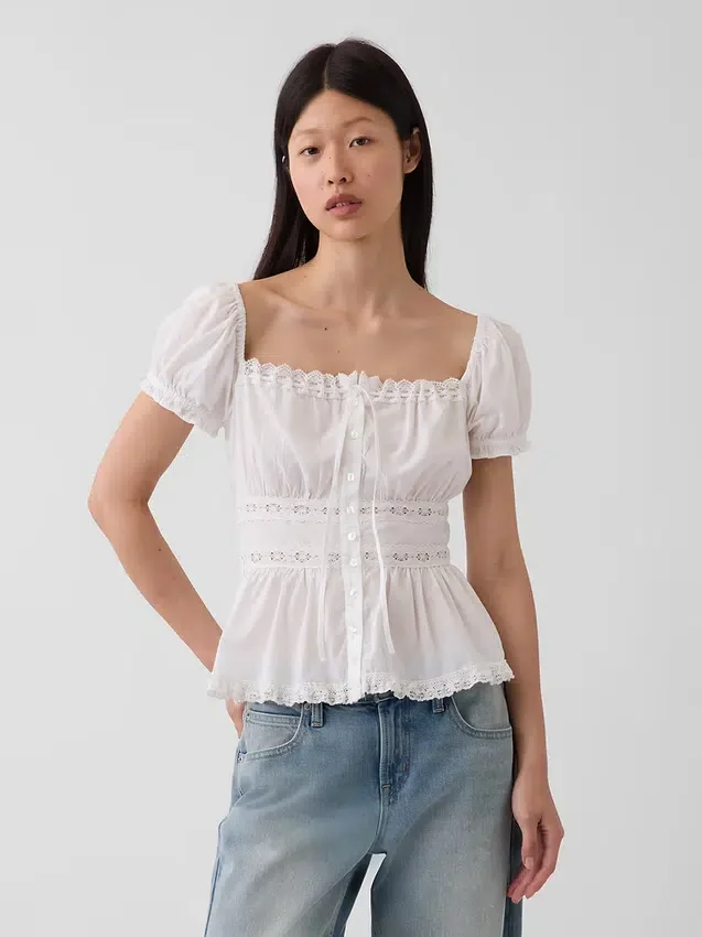 Peplum-top med firkantet hals og blonderkant