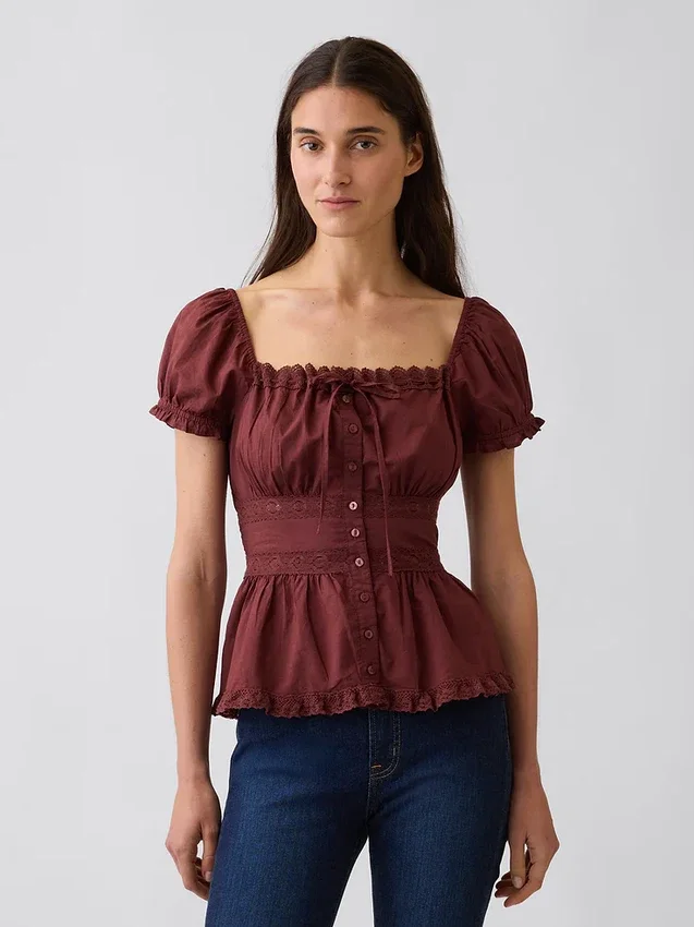 Peplum-top med firkantet hals og blonderkant