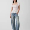Peplum-top med firkantet hals og blonderkant