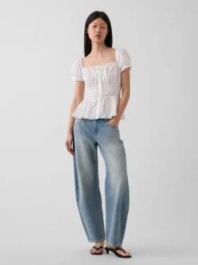 Peplum-top med firkantet hals og blonderkant
