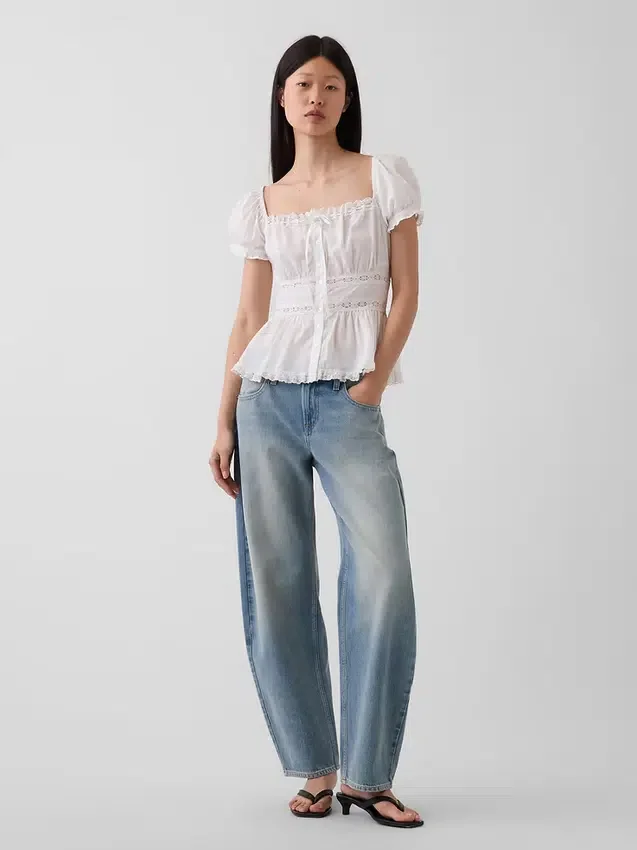 Peplum-top med firkantet hals og blonderkant