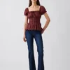 Peplum-top med firkantet hals og blonderkant