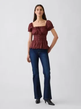 Peplum-top med firkantet hals og blonderkant