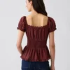 Peplum-top med firkantet hals og blonderkant
