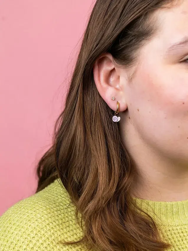 Pierced Co snegle-charms til huggie-øreringer