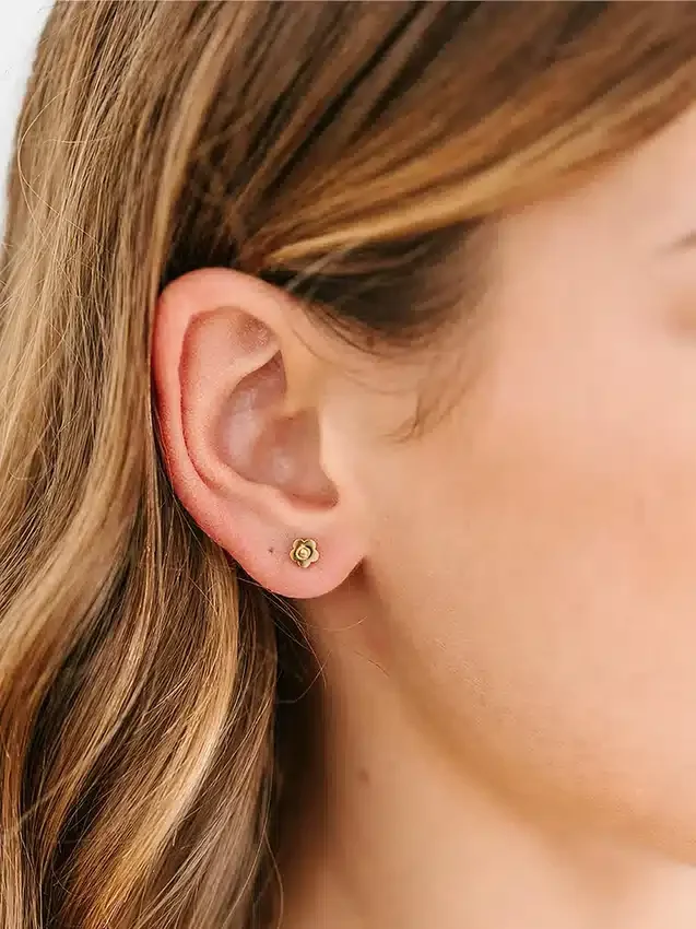 Pierced Co Tiny Classic Flower-øreringer med skruelås