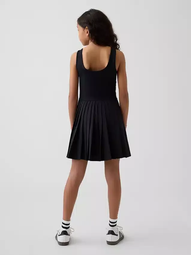 Pleiert tenniskjole for barn
