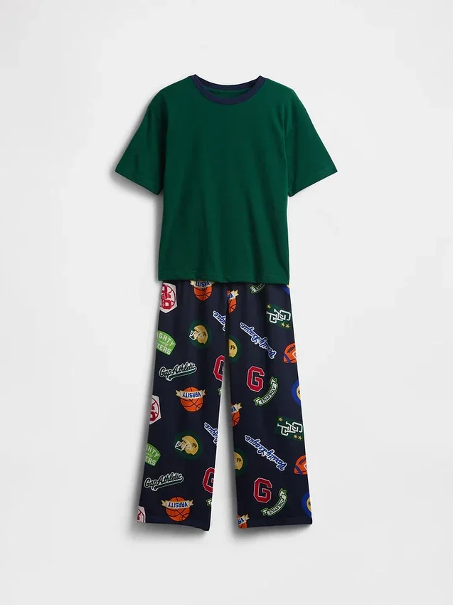 Pyjamasett for barn i resirkulert materiale