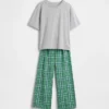 Pyjamasett for barn i resirkulert materiale
