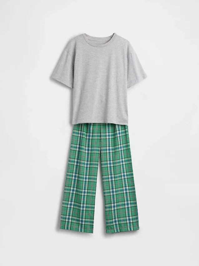 Pyjamasett for barn i resirkulert materiale