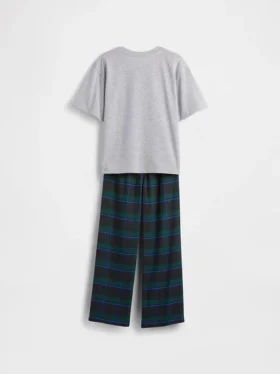 Pyjamasett for barn i resirkulert materiale