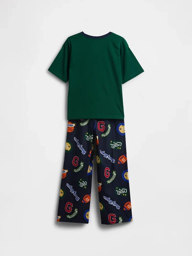 Pyjamasett for barn i resirkulert materiale
