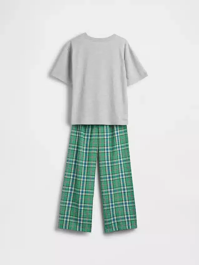 Pyjamasett for barn i resirkulert materiale