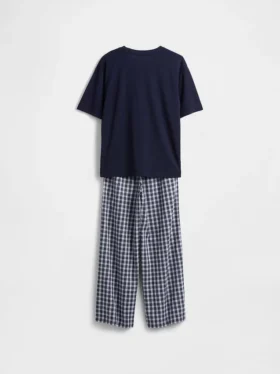 Pyjamasett for barn i resirkulert materiale