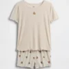 Pyjamasett for barn i resirkulert ribbestrikket stoff med Brannan Bear Shorts