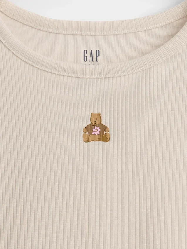 Pyjamasett for barn i resirkulert ribbestrikket stoff med Brannan Bear Shorts