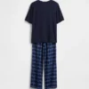Pyjamasett for barn med Snoopy, laget av resirkulert materiale