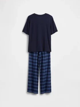 Pyjamasett for barn med Snoopy, laget av resirkulert materiale