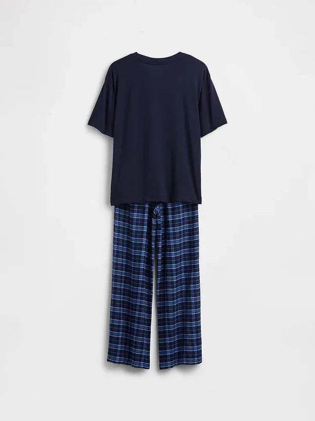 Pyjamasett for barn med Snoopy, laget av resirkulert materiale