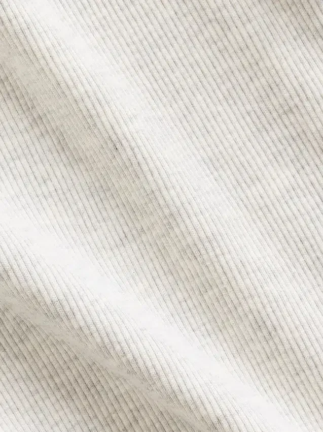 Ribbet T-skjorte for barn