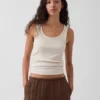 Ribbet tank-top med rund hals