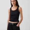 Ribbet tank-top med rund hals