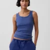 Ribbet tank-top med rund hals