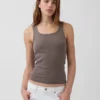 Ribbet tank-top med rund hals