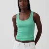 Ribbet tank-top med rund hals