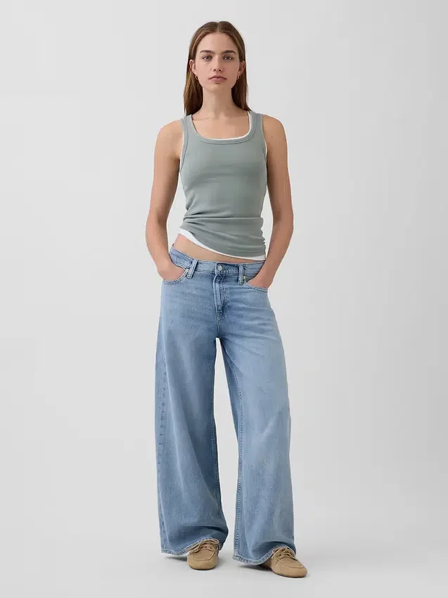 Ribbet tank-top med rund hals