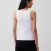 Ribbet tank-top med rund hals