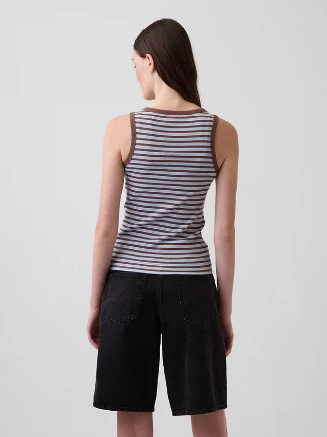 Ribbet tank-top med rund hals