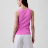 Ribbet tank-top med rund hals