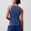 Ribbet tank-top med rund hals