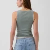 Ribbet tank-top med rund hals
