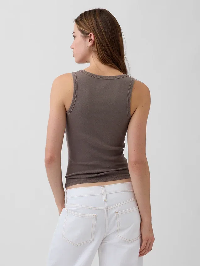 Ribbet tank-top med rund hals