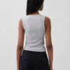 Ribbet tank-top med rund hals