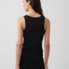 Ribbet tank-top med rund hals