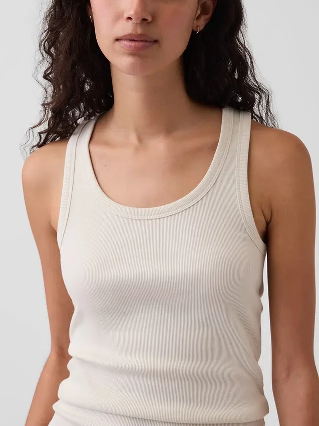 Ribbet tank-top med rund hals