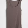Ribbet tank-top med rund hals