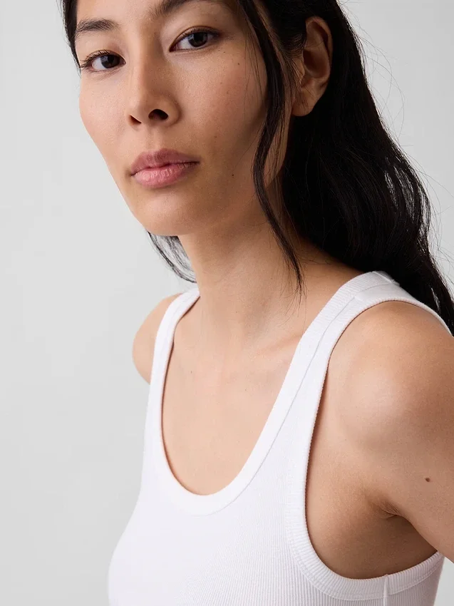 Ribbet tank-top med rund hals