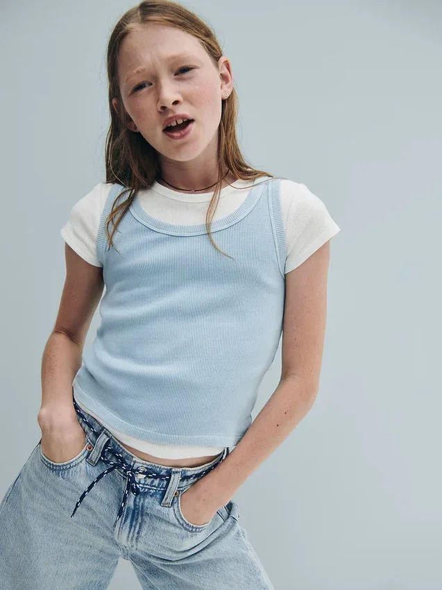 Ribbet tank-top med rund hals for barn