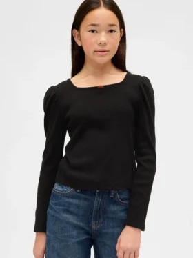 Ribbet topp med puffermmer for barn