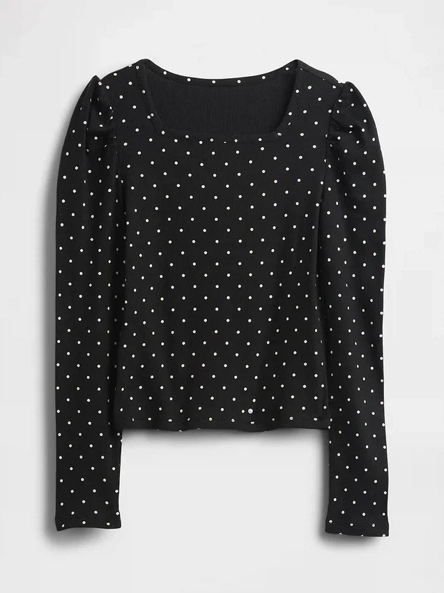 Ribbet topp med puffermmer for barn