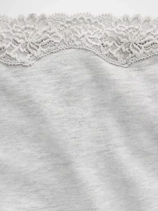 Shorty i økologisk stretchbomull med blonderkant