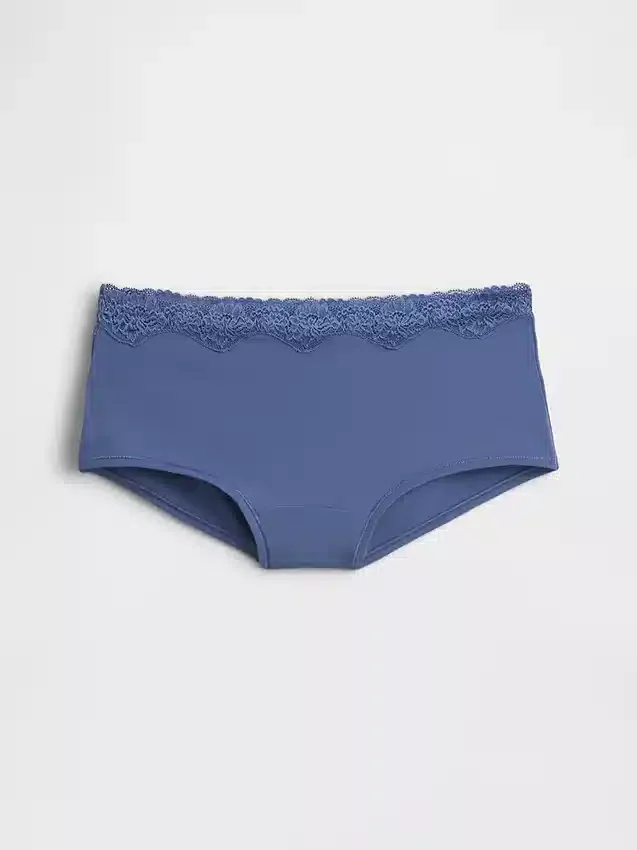 Shorty i økologisk stretchbomull med blonderkant