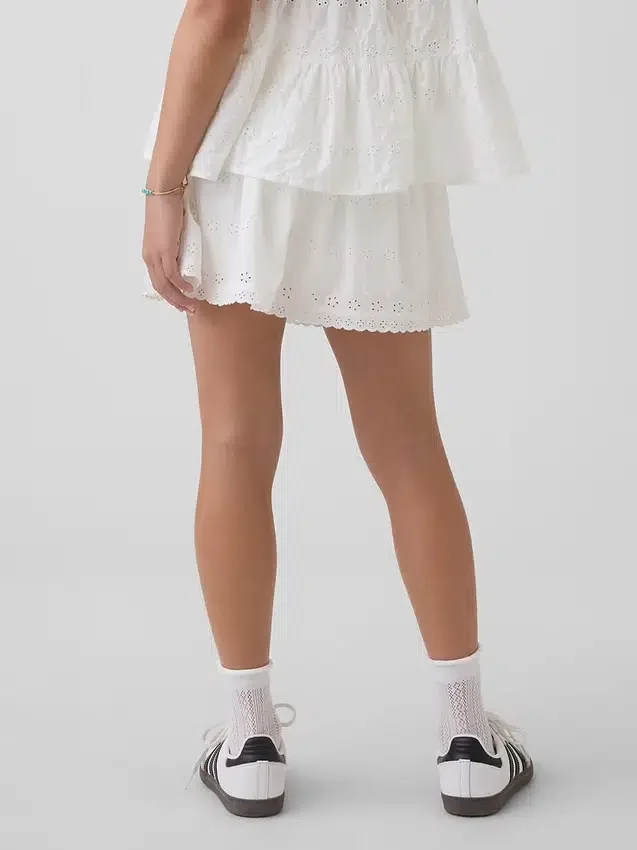 Skort med hullbroderi for barn